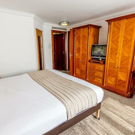 Daresbury Park Hotel & Spa Eksteriør bilde