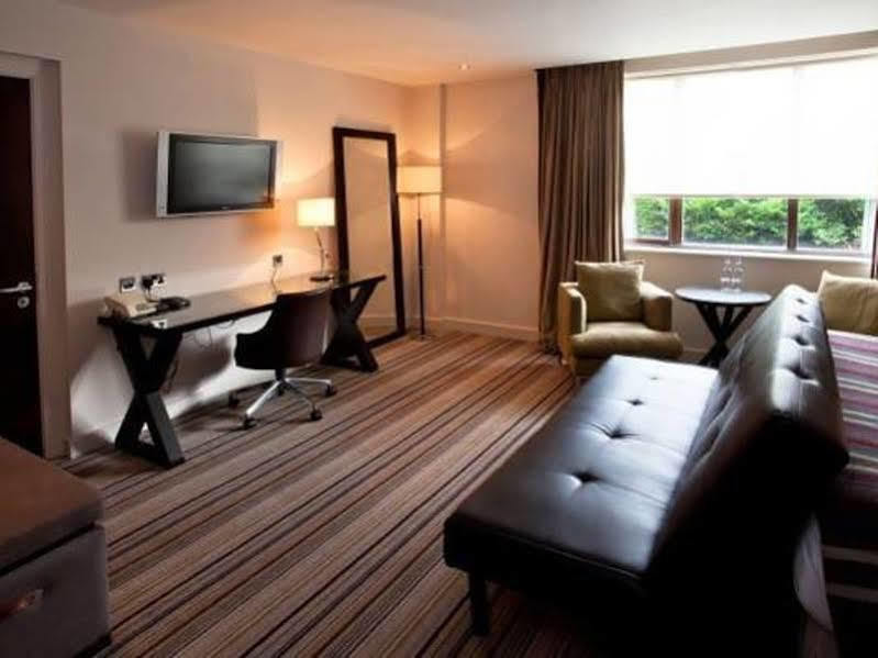 Daresbury Park Hotel & Spa Eksteriør bilde